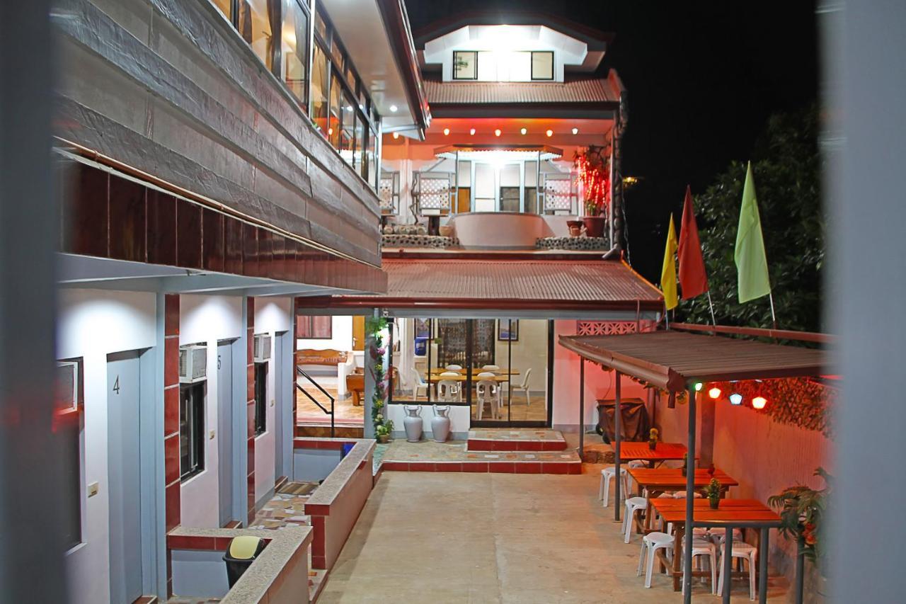 Mario'S Travellers Inn Coron Exterior photo