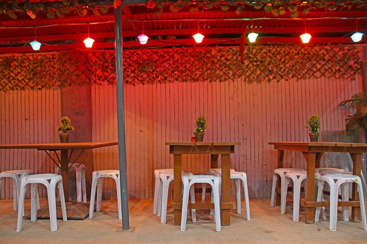 Mario'S Travellers Inn Coron Exterior photo