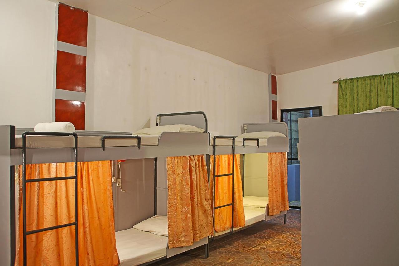 Mario'S Travellers Inn Coron Exterior photo