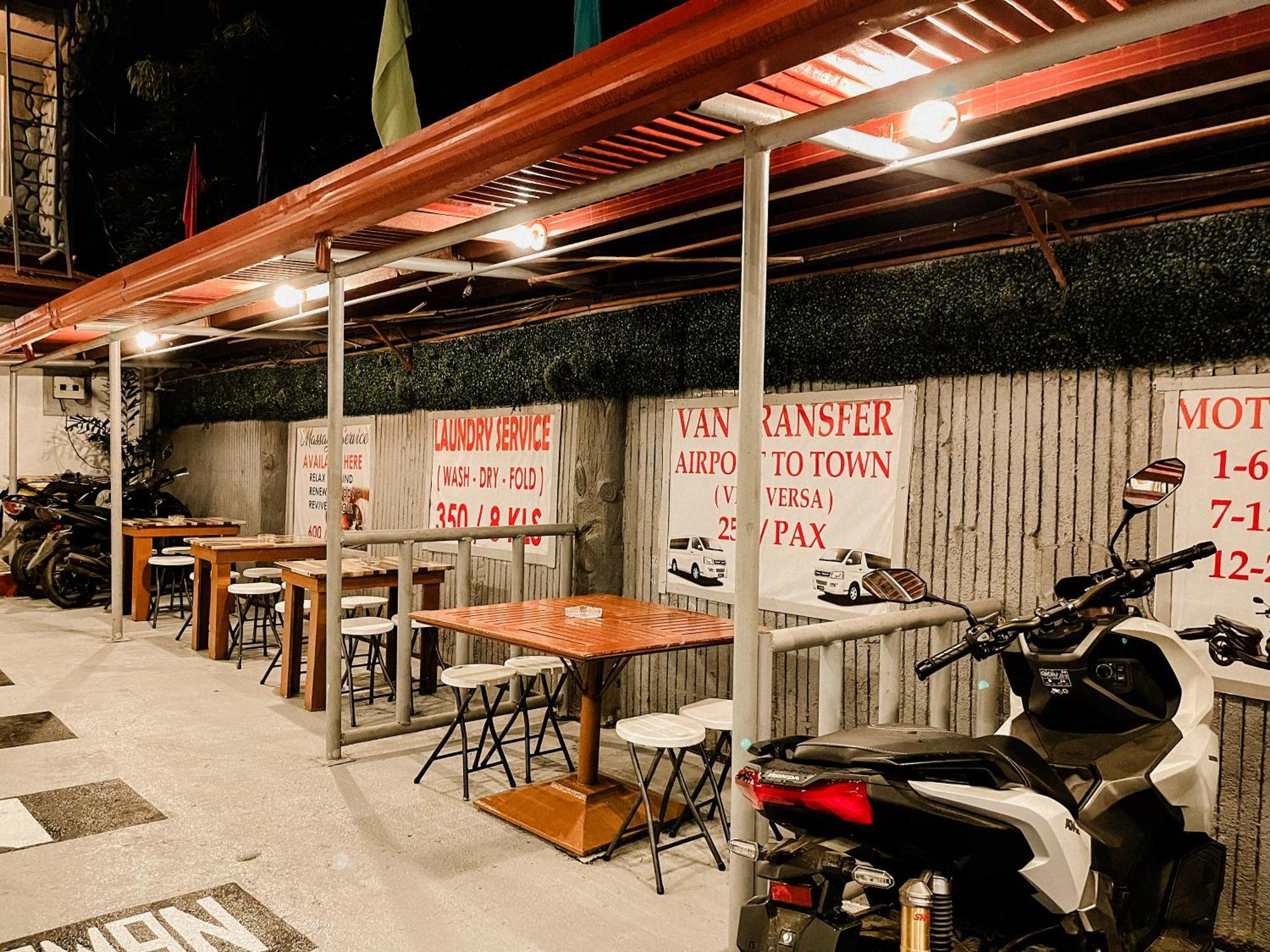 Mario'S Travellers Inn Coron Exterior photo