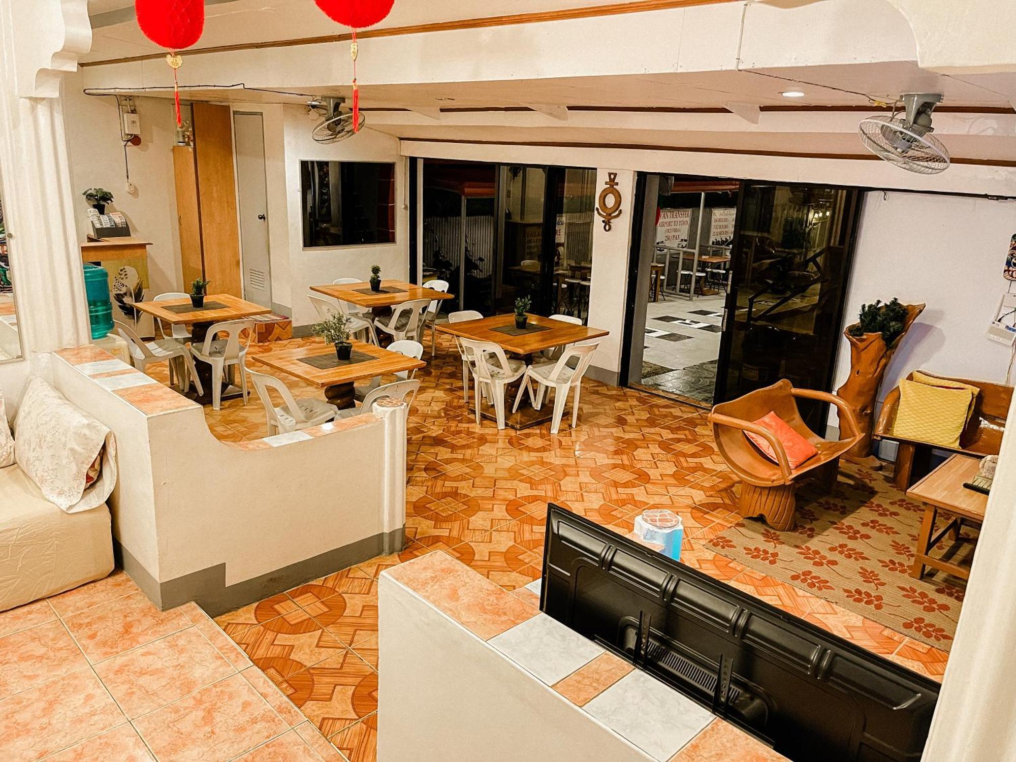 Mario'S Travellers Inn Coron Exterior photo