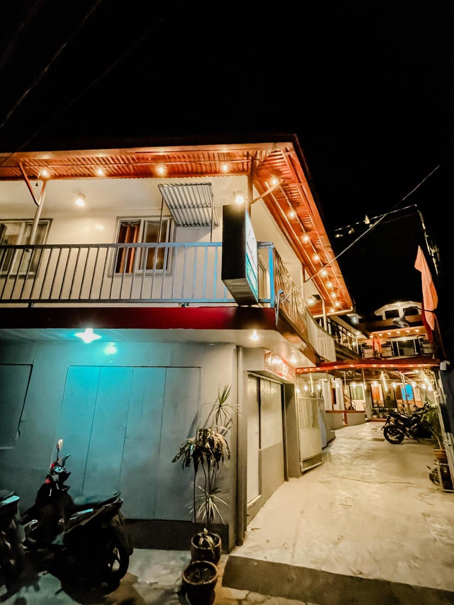 Mario'S Travellers Inn Coron Exterior photo