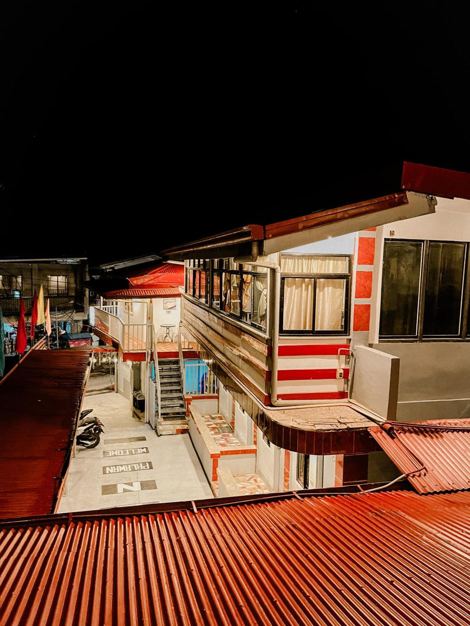 Mario'S Travellers Inn Coron Exterior photo