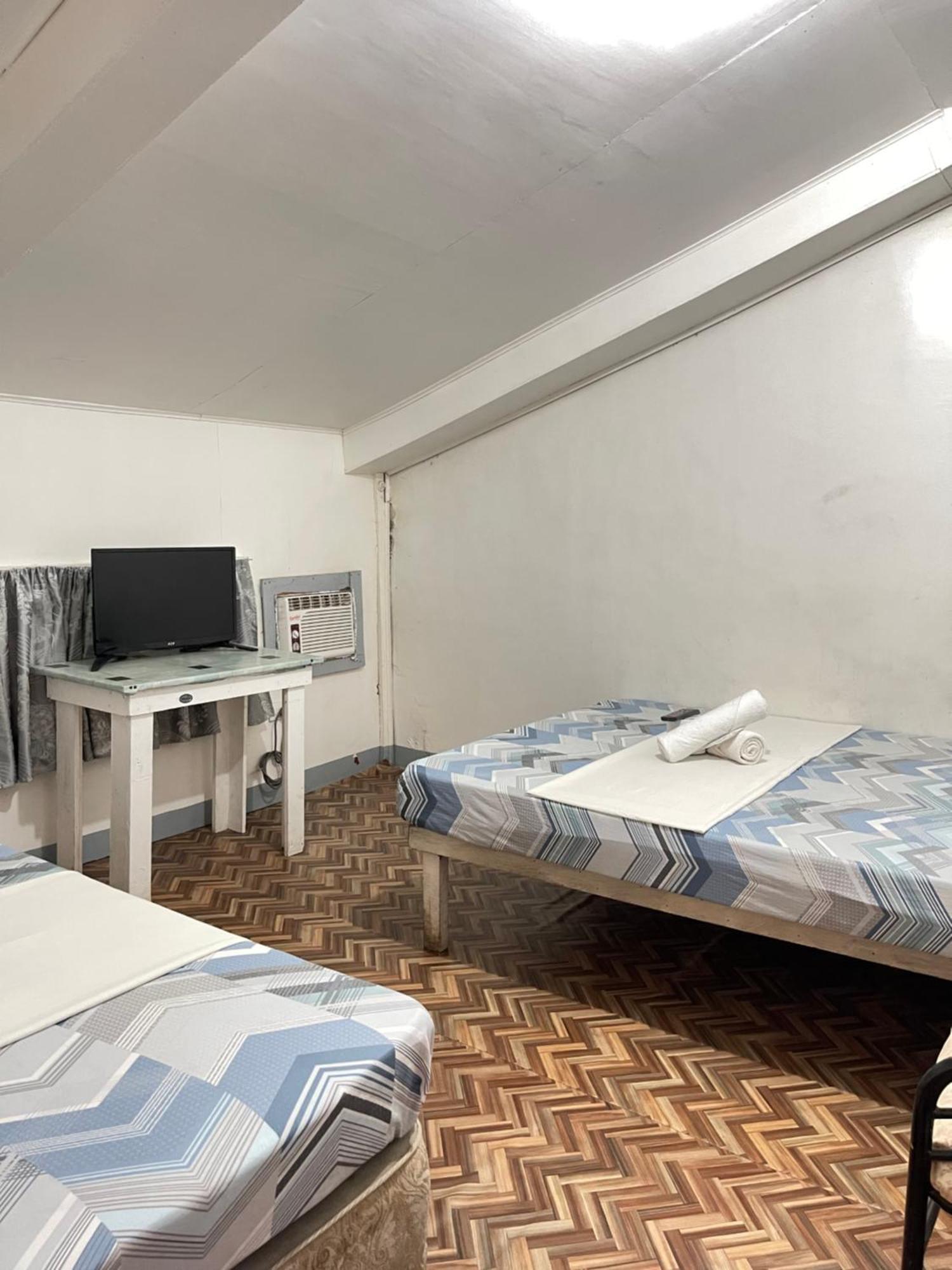 Mario'S Travellers Inn Coron Exterior photo