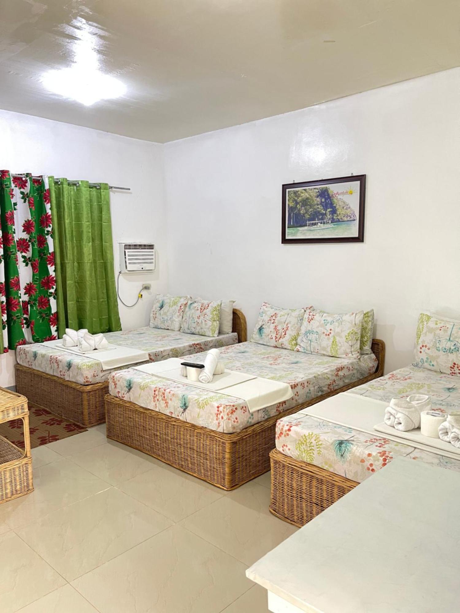 Mario'S Travellers Inn Coron Exterior photo