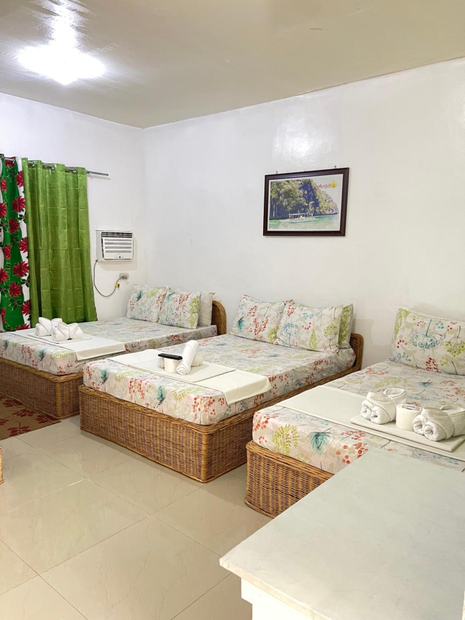 Mario'S Travellers Inn Coron Exterior photo